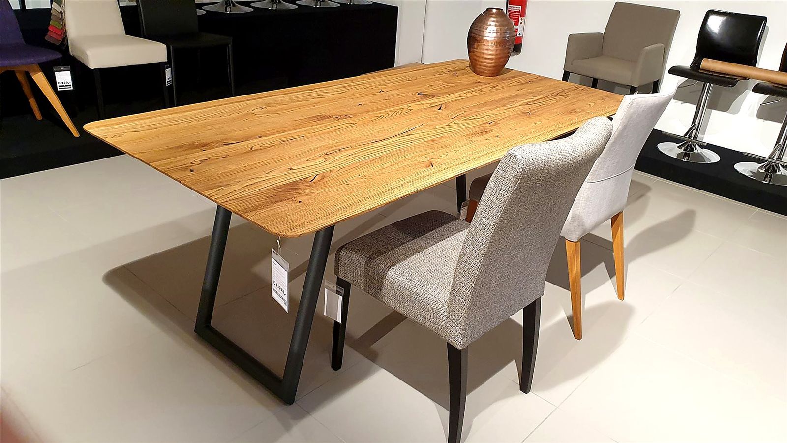 Esstisch 200 x 100 cm, Eiche Schwarz 30 mm mit Fase, U-Profil schwarz