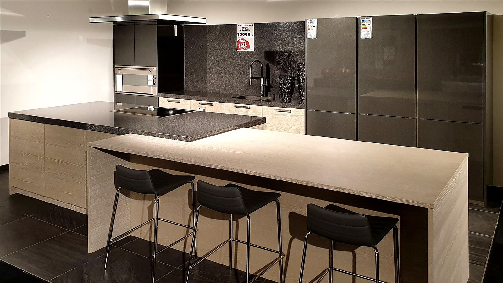 Raumidee 1045, Carbon Metallic Lack Hochglanz mit Eiche Zimt Furniert
