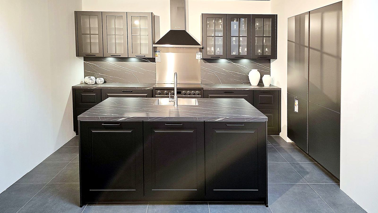 Raumidee 3210, Sylt Schwarz Matt